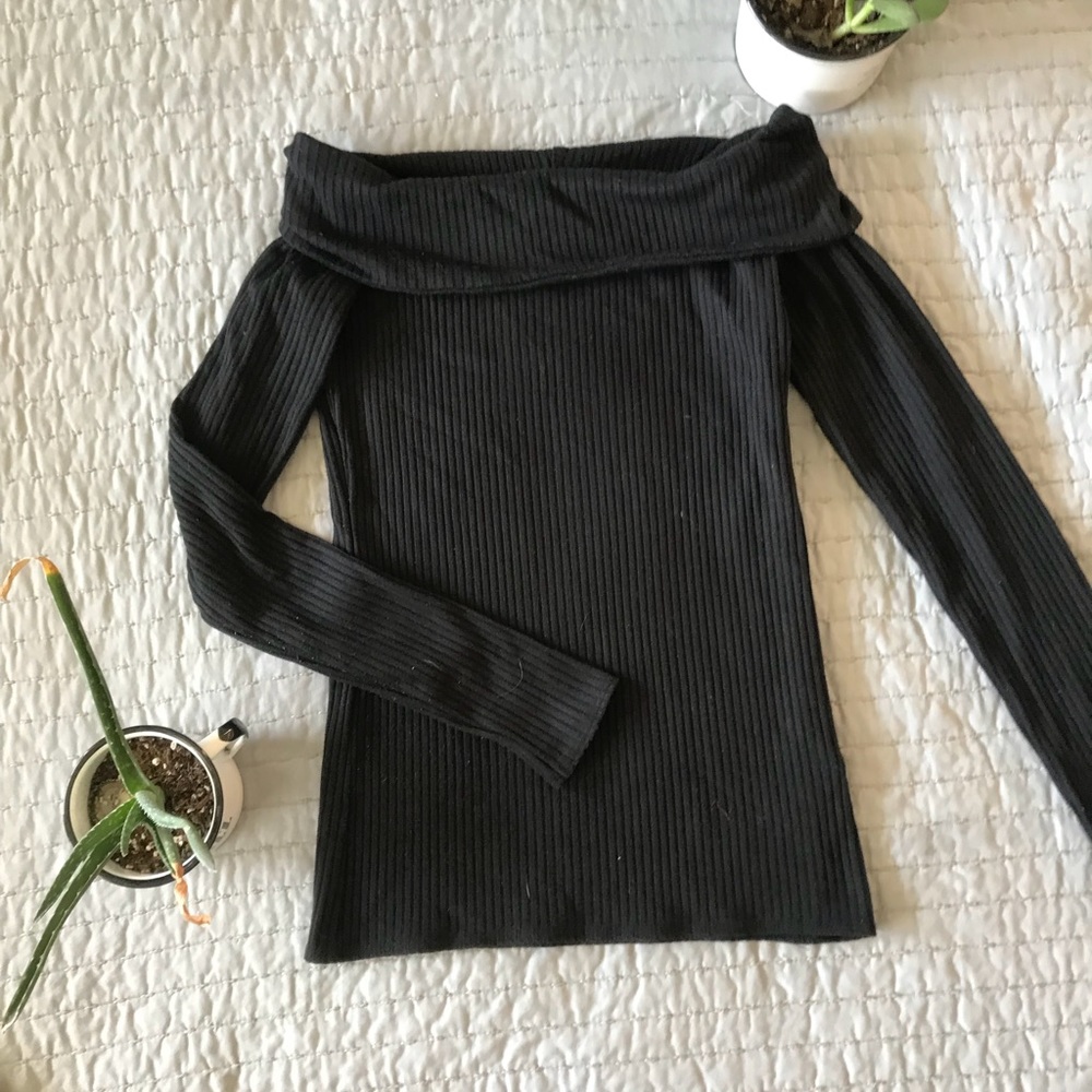 Off the shoulder long sleeve